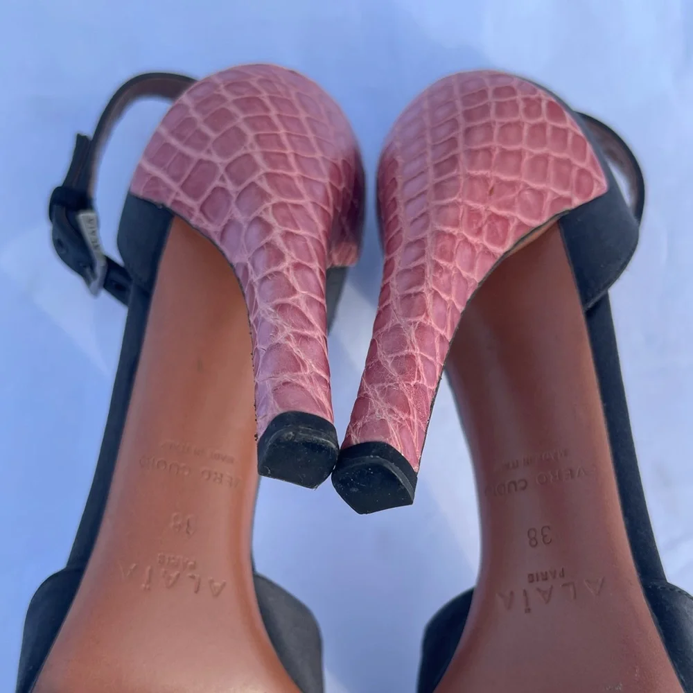 SOLD SOLD SOLD SOLD
Alaïa Black Satin Crocodile leather heels Italian Size 38 - Picture 6 of 7